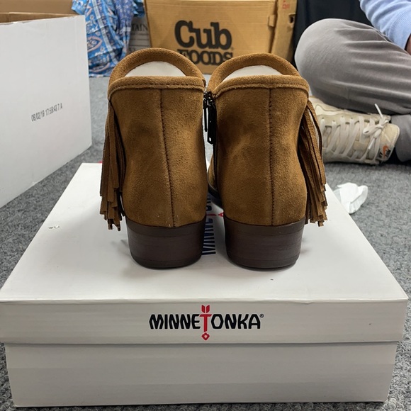 Minnetonka Blake Boot (3161) - Picture 4 of 7